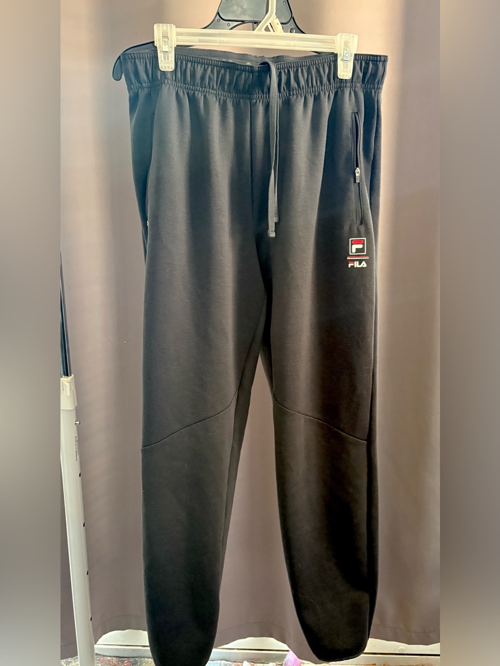 FILA Men's Black Tech Fleece Athletic Jogger Sweatpants Zip Pockets Medium